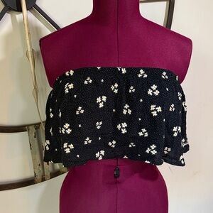 American Eagle Black Daisy Print top